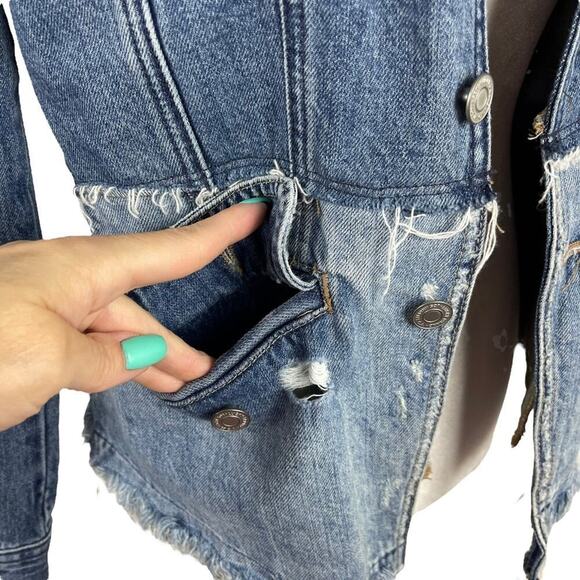 LUCKY BRAND Remade Distressed Denim Waisted Trucker Jacket Raw Frayed Hem XS - Picture 6 of 15